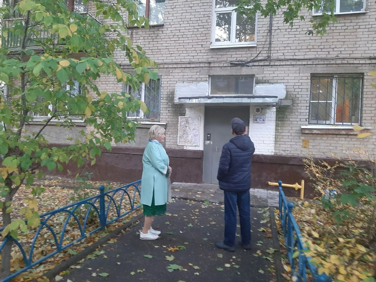 Депутат Мособлдумы проверила качество ремонта подъездов в поселке Люберец