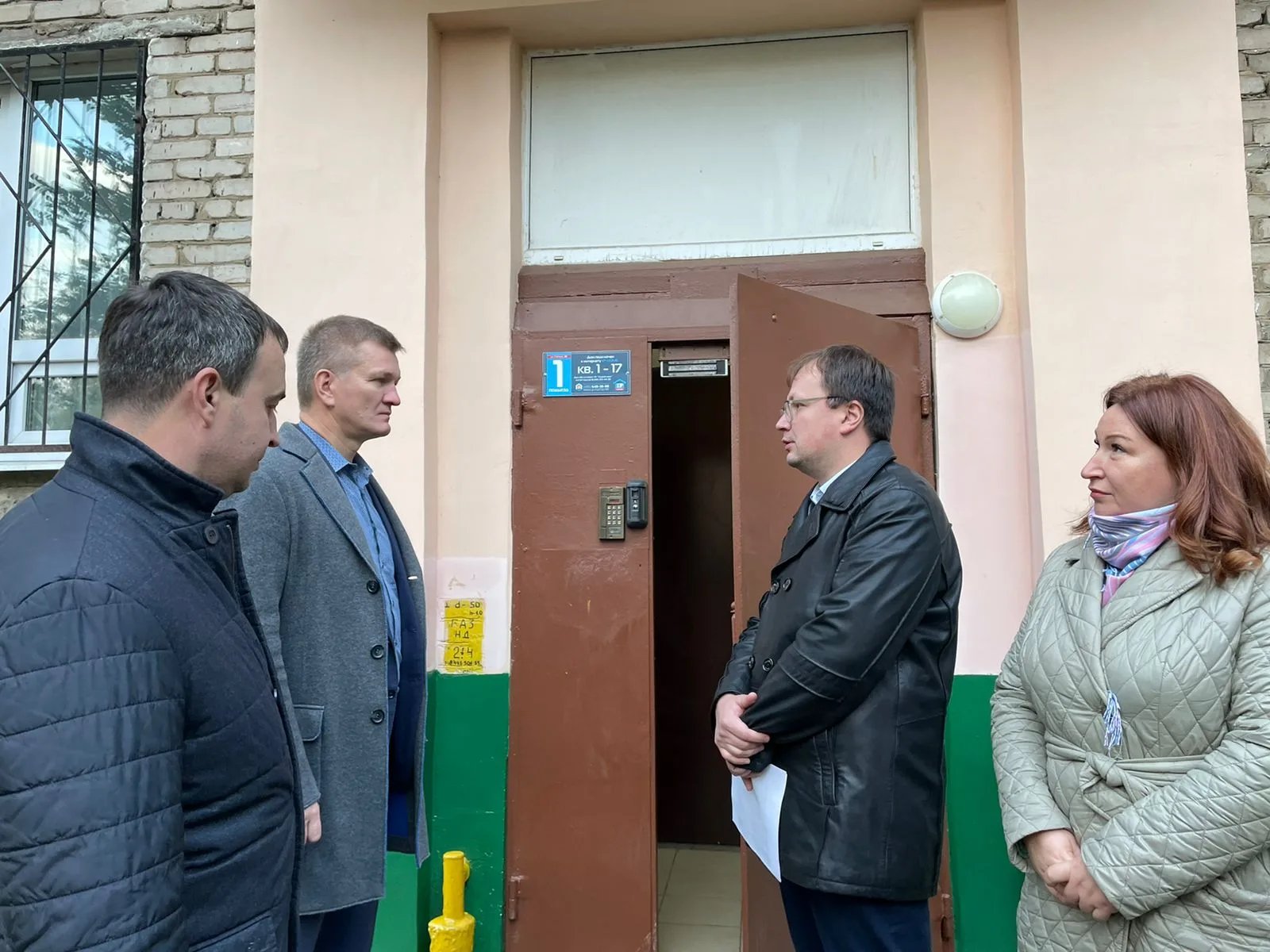 Депутат Мособлдумы Дмитрий Дениско проверил качество ремонта подъездов в поселке Люберец