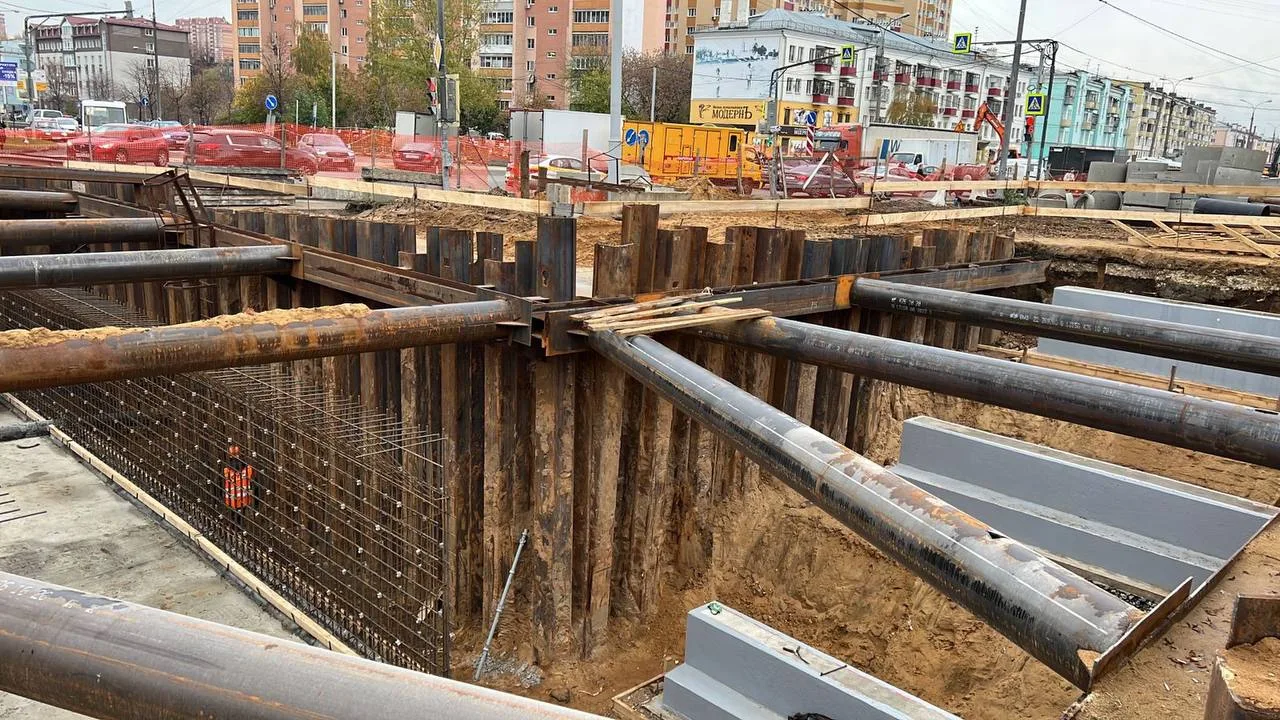 В Люберцах начали устанавливать металлокаркас подземного перехода на Октябрьском проспекте