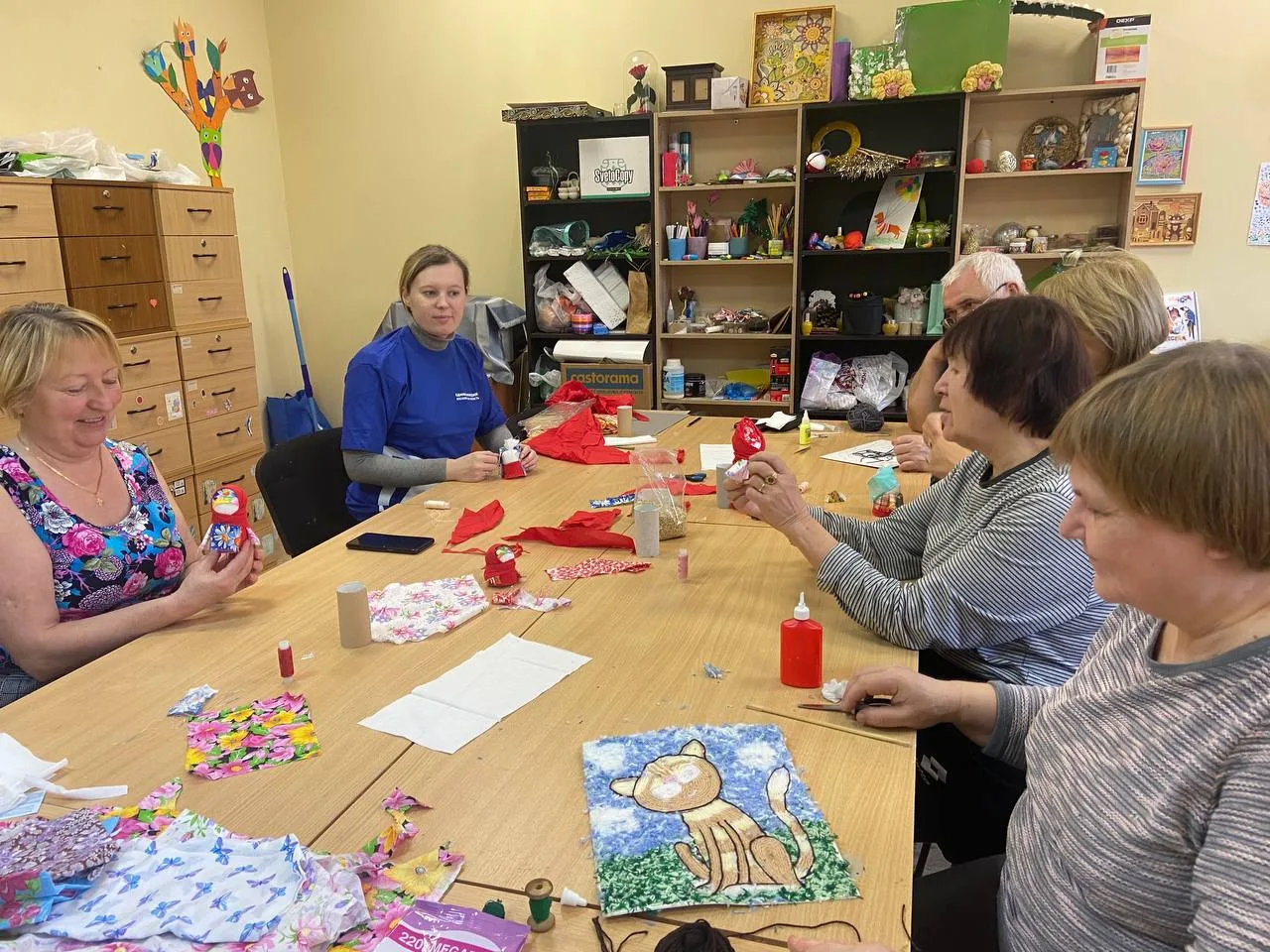 Жителей Люберец научили шить славянские куклы-обереги