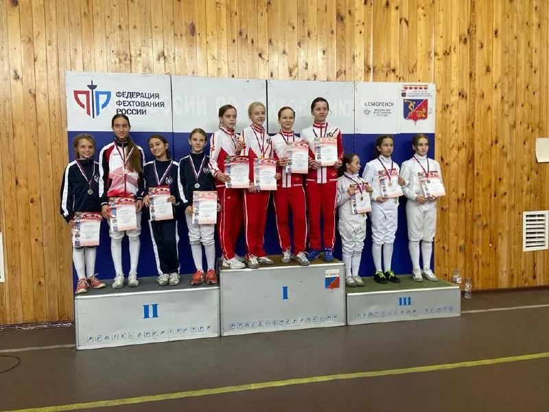 Спортсменки Люберец завоевали 3 медали на межрегиональном турнире по фехтованию