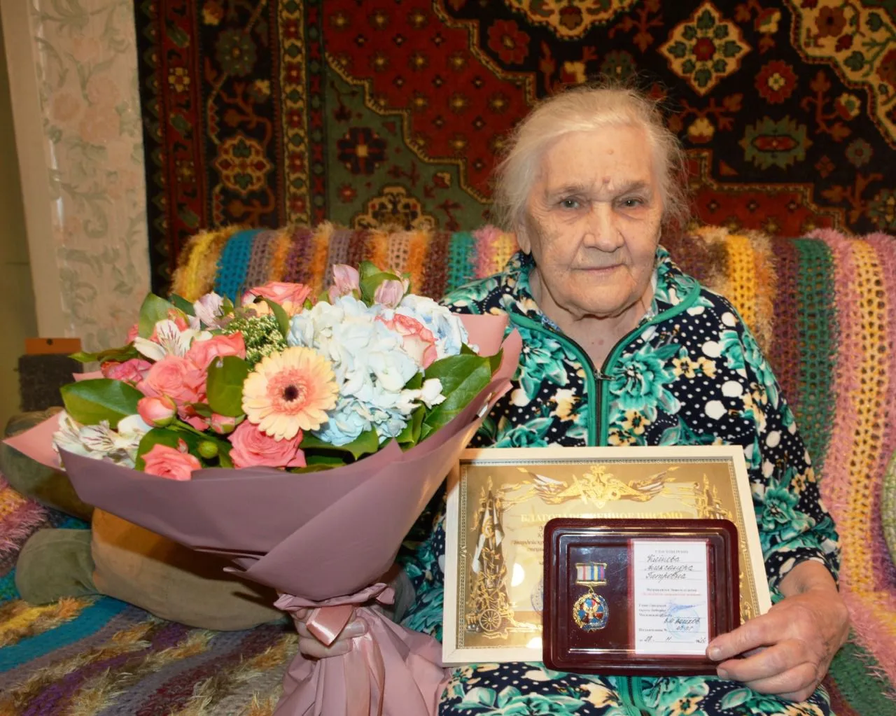 Жительнице Люберец вручили знак отличия за помощь мобилизованным