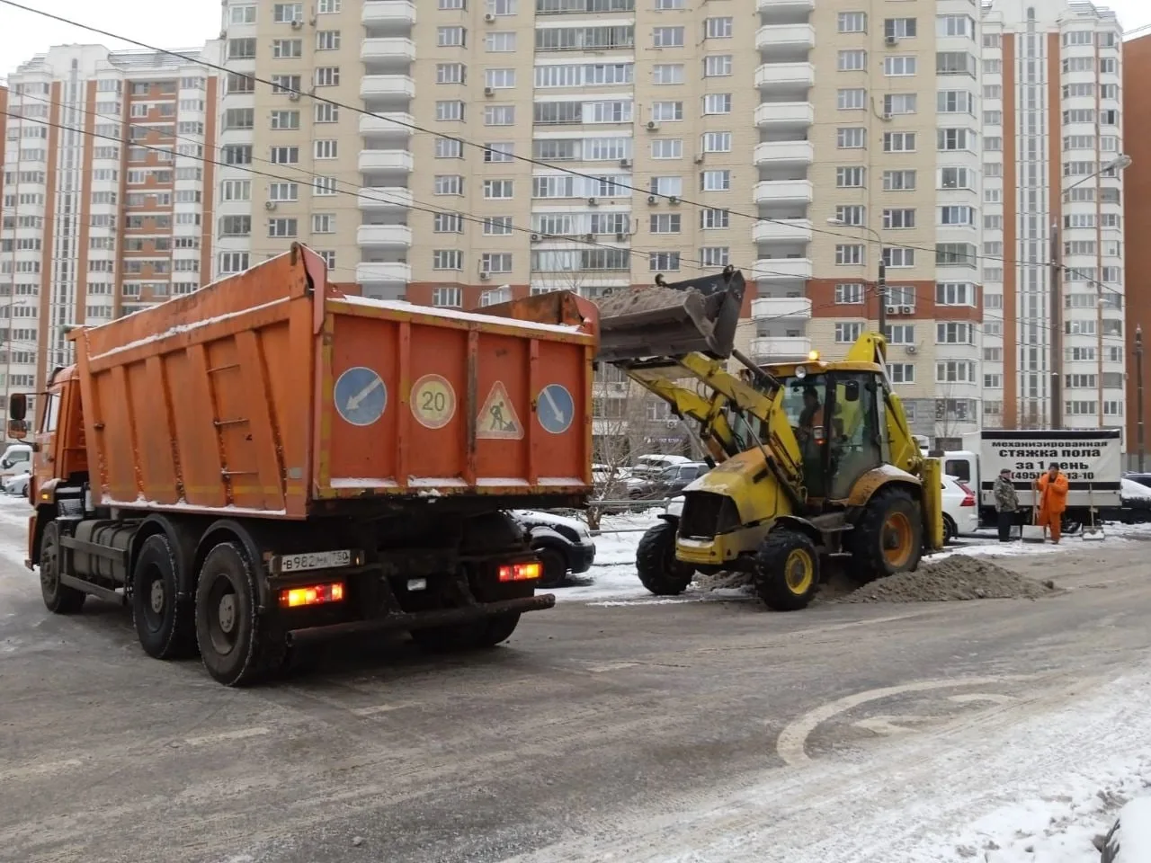 Более 1,3 тыс. кубометров снега вывезли с дорог Люберец за неделю