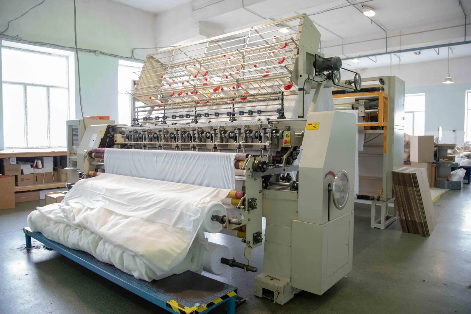 Предприятие Люберец передало спальные мешки для армии