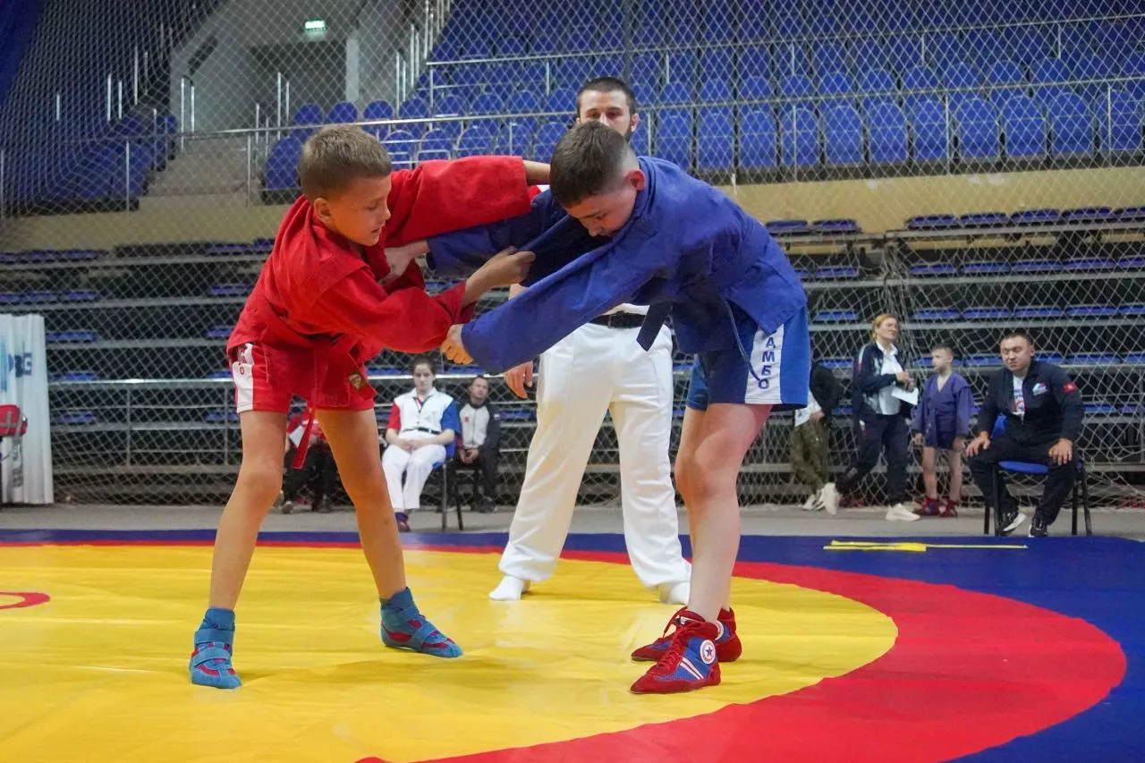 Открытое первенство ЦФО по самбо проходит в Люберцах