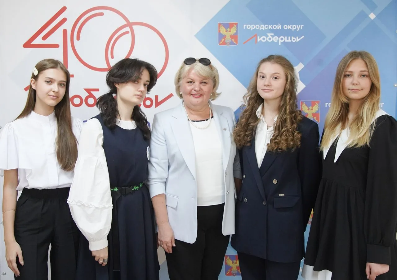 Четыре выпускника Люберец по результатам ЕГЭ получили сто баллов по литературе