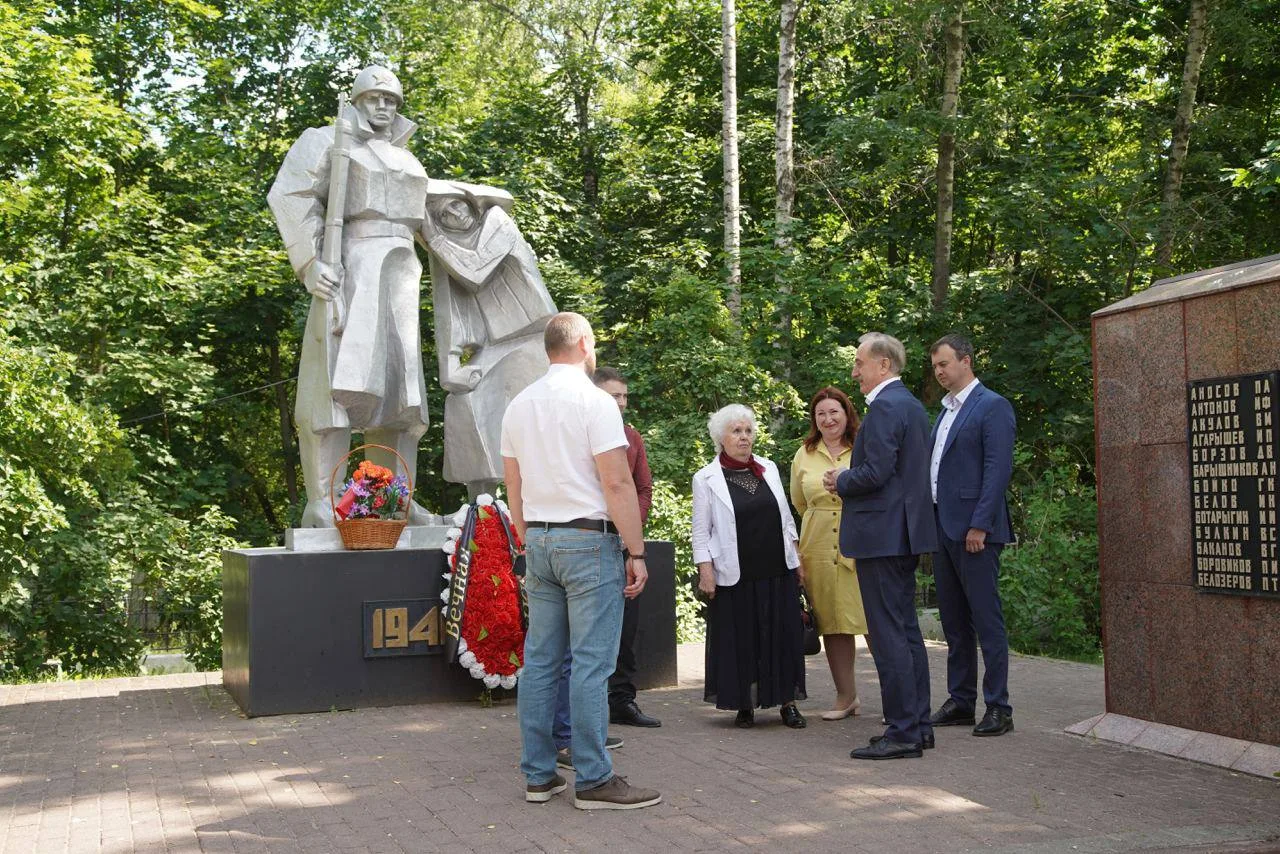 Владимир Ружицкий проверил качество ремонта мемориала в поселке Люберец