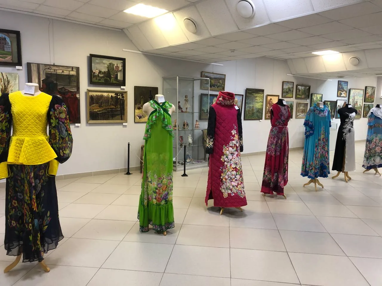 Почти 1,5 тысячи человек посетили в Люберцах художественную выставку о России