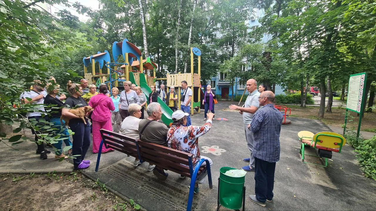 Владимир Сурков обсудил с жителями Люберец вопросы ЖКХ