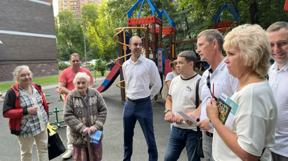 Депутат Евгений Веснин обсудил с жителями Люберец работу по исполнению наказов горожан