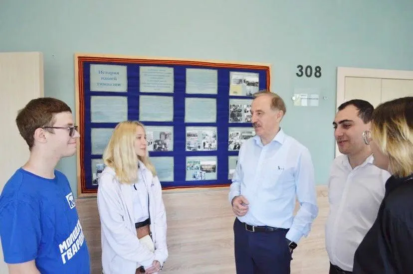 Владимир Ружицкий с юными жителями Люберец в музее гимназии обсудил роль патриотизма