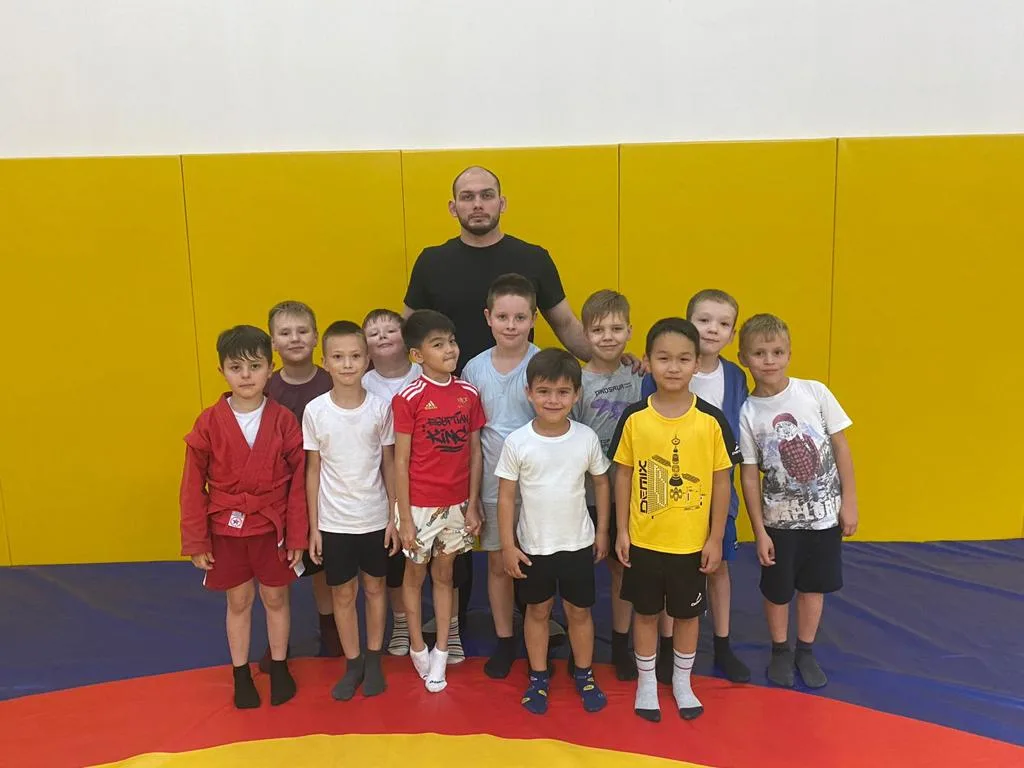 Чемпион мира по самбо поделился опытом с юными спортсменами Люберец