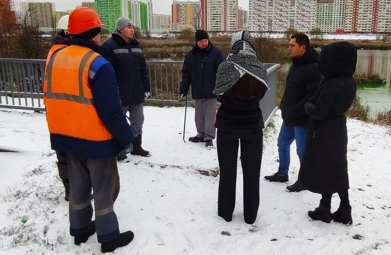 Возможные причины окрашивания воды в озере Чёрное в зеленый цвет обсудят в понедельник в администрации округа