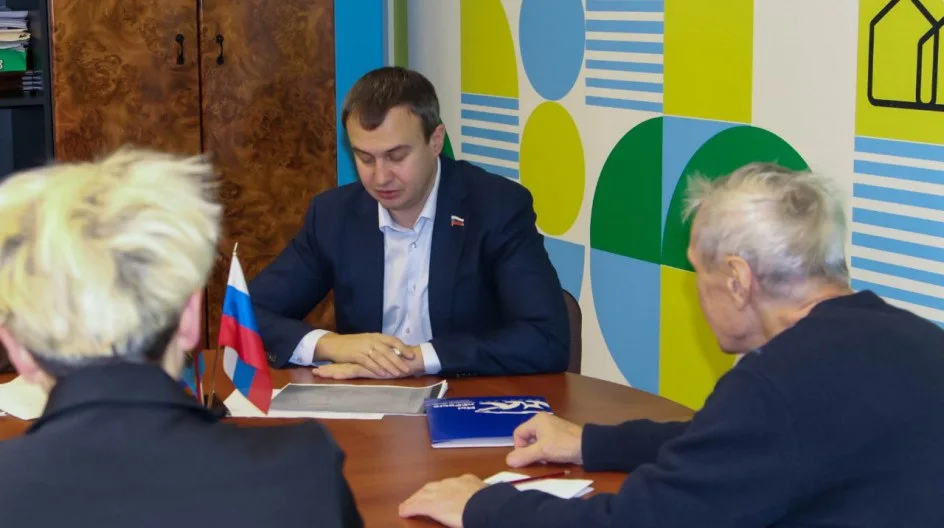 Депутат Люберец ответил на вопросы жителей по уборке дворов и ремонту подъездов