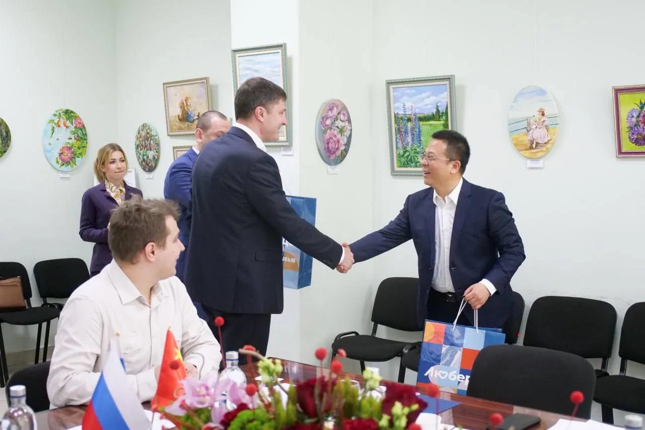 Владимир Волков провел встречу в Люберцах с представителями китайской компании