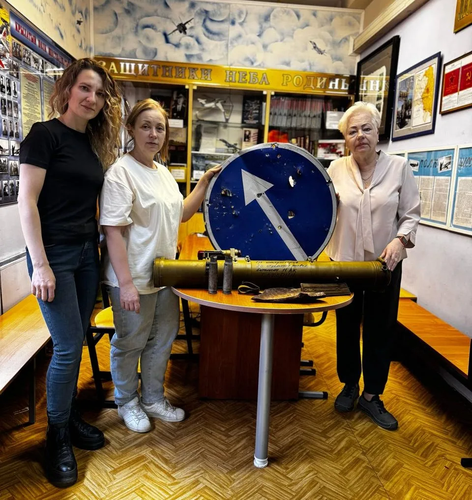 Гильзы, осколок бомбы и другие вещи из зоны проведения СВО пополнили фонд школьного музея Люберец