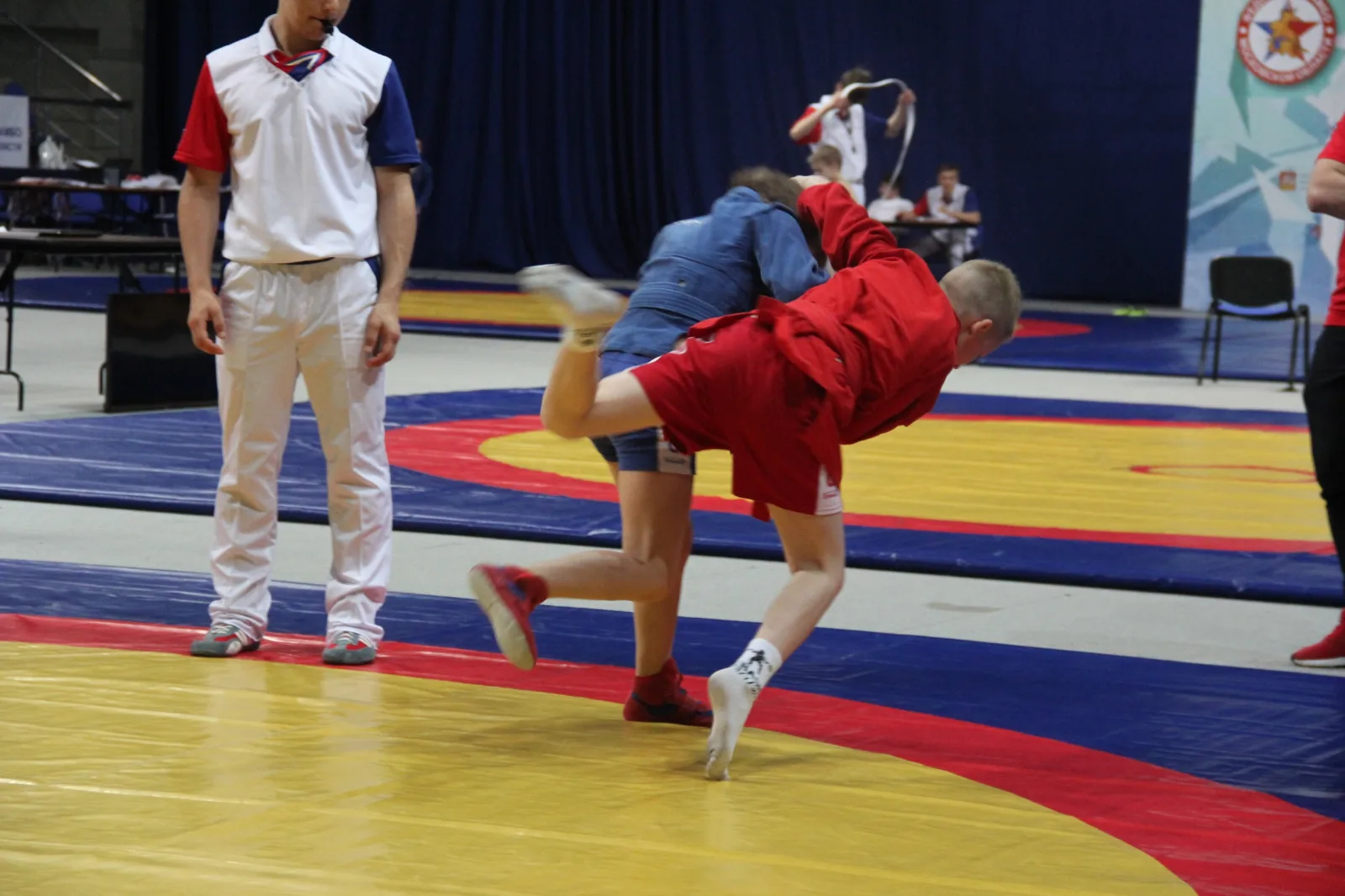 Спортсмены Федерации самбо Люберец завершили спортивный сезон соревнованиями во Дворце спорта «Триумф»