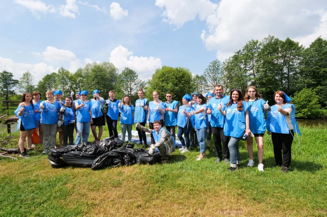 Более 15 кубометров мусора собрали с берега реки в поселках Люберец во время экоакции