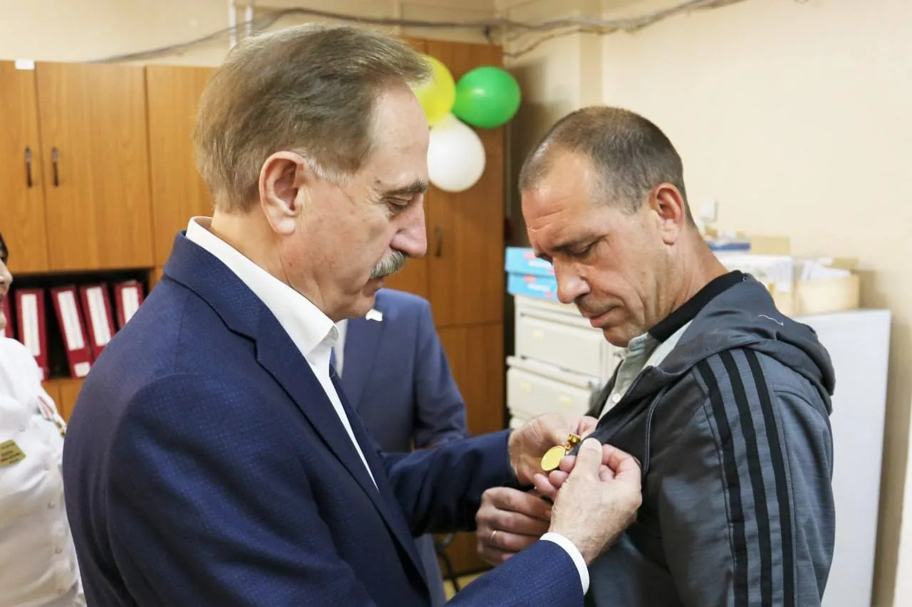 Владимир Ружицкий вручил знаки почетного донора жителям Люберец