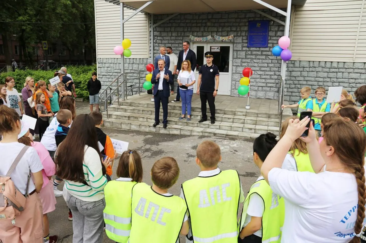 Депутаты с инспектором ГАИ в Люберцах организовали для детей квест по знанию ПДД