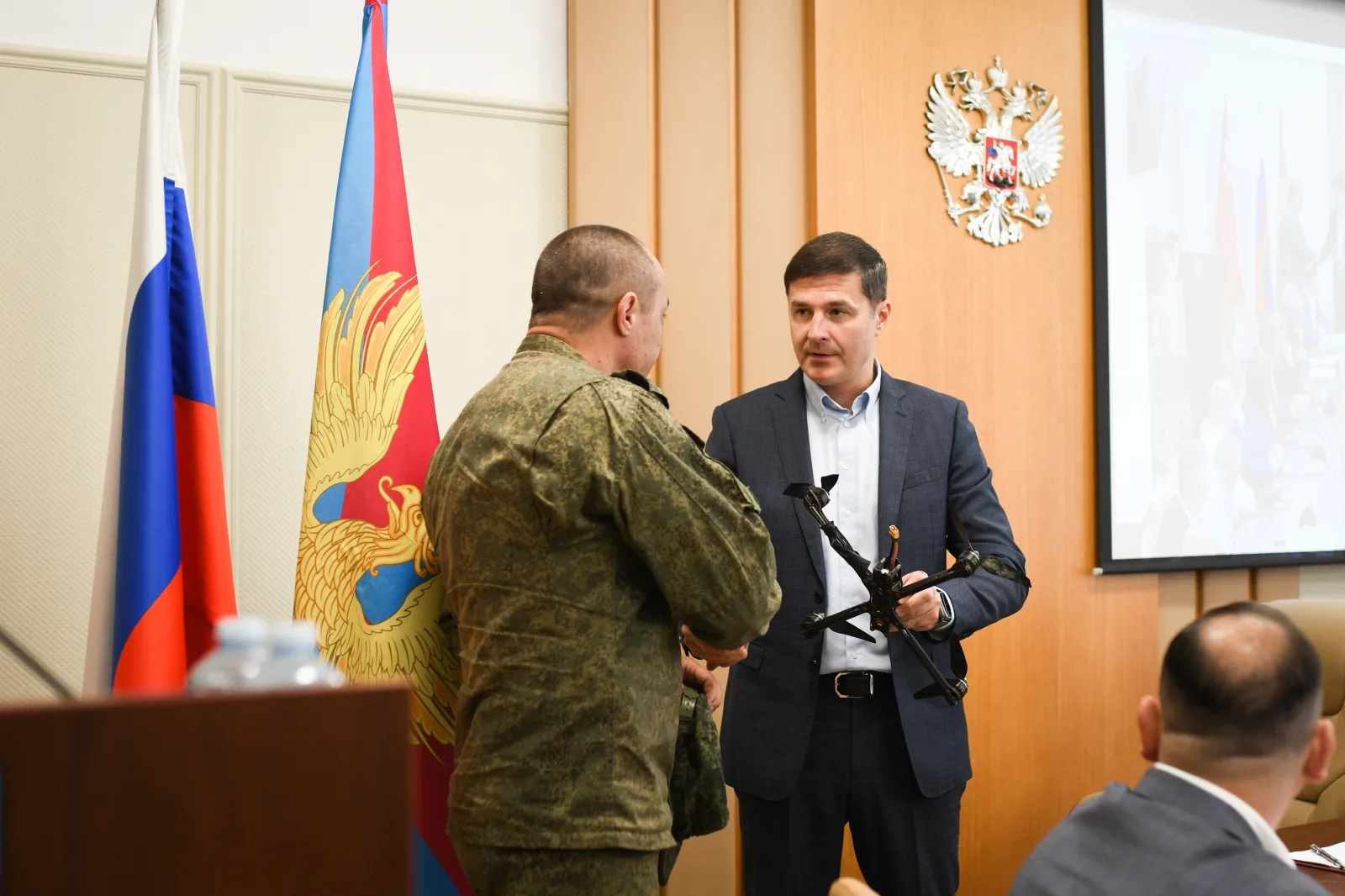 Ветеран СВО из Люберец подарил Владимиру Волкову трофейный дрон