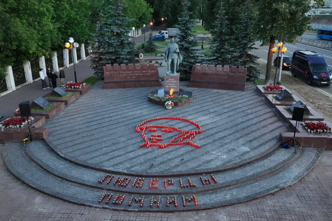 Жители Люберец создали картину из свечей в память о героях Великой Отечественной войны