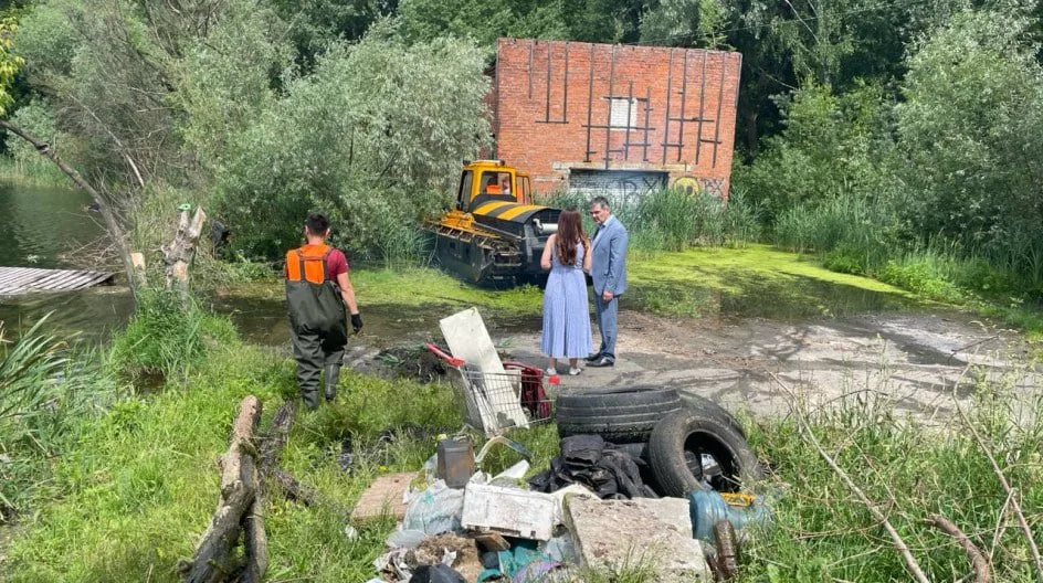 Депутат проверил очистку Птичьего карьера в поселке Люберец