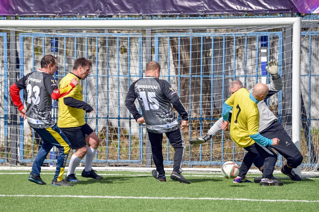 В Люберцах продолжаются матчи Открытого первенства округа по футболу среди ветеранов 
