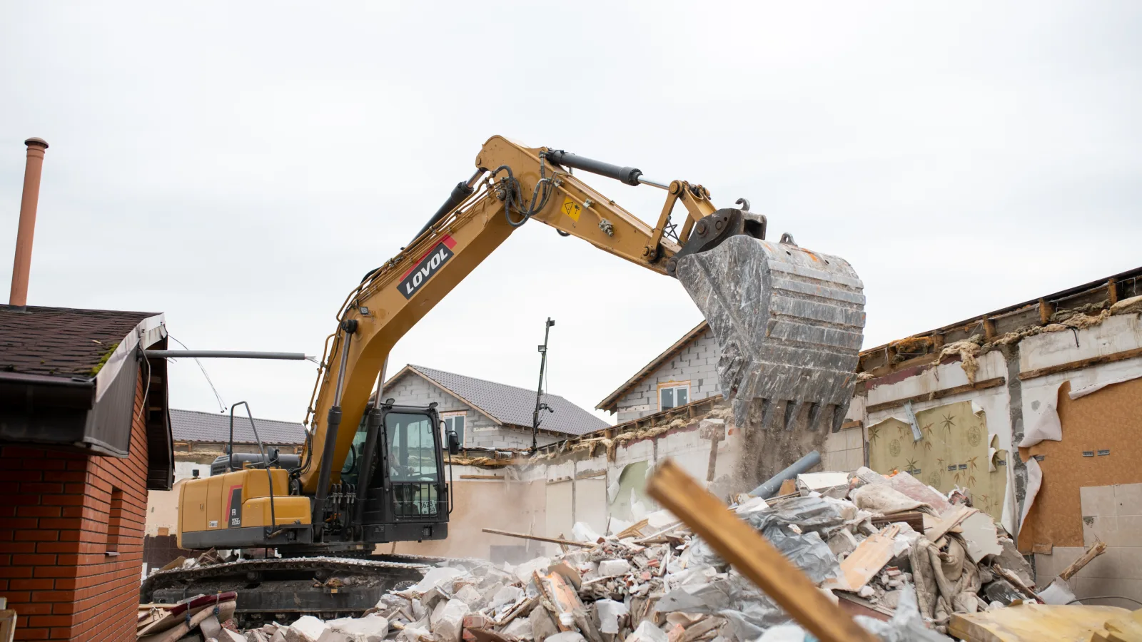В Люберцах за полгода снесли 17 незаконных строений