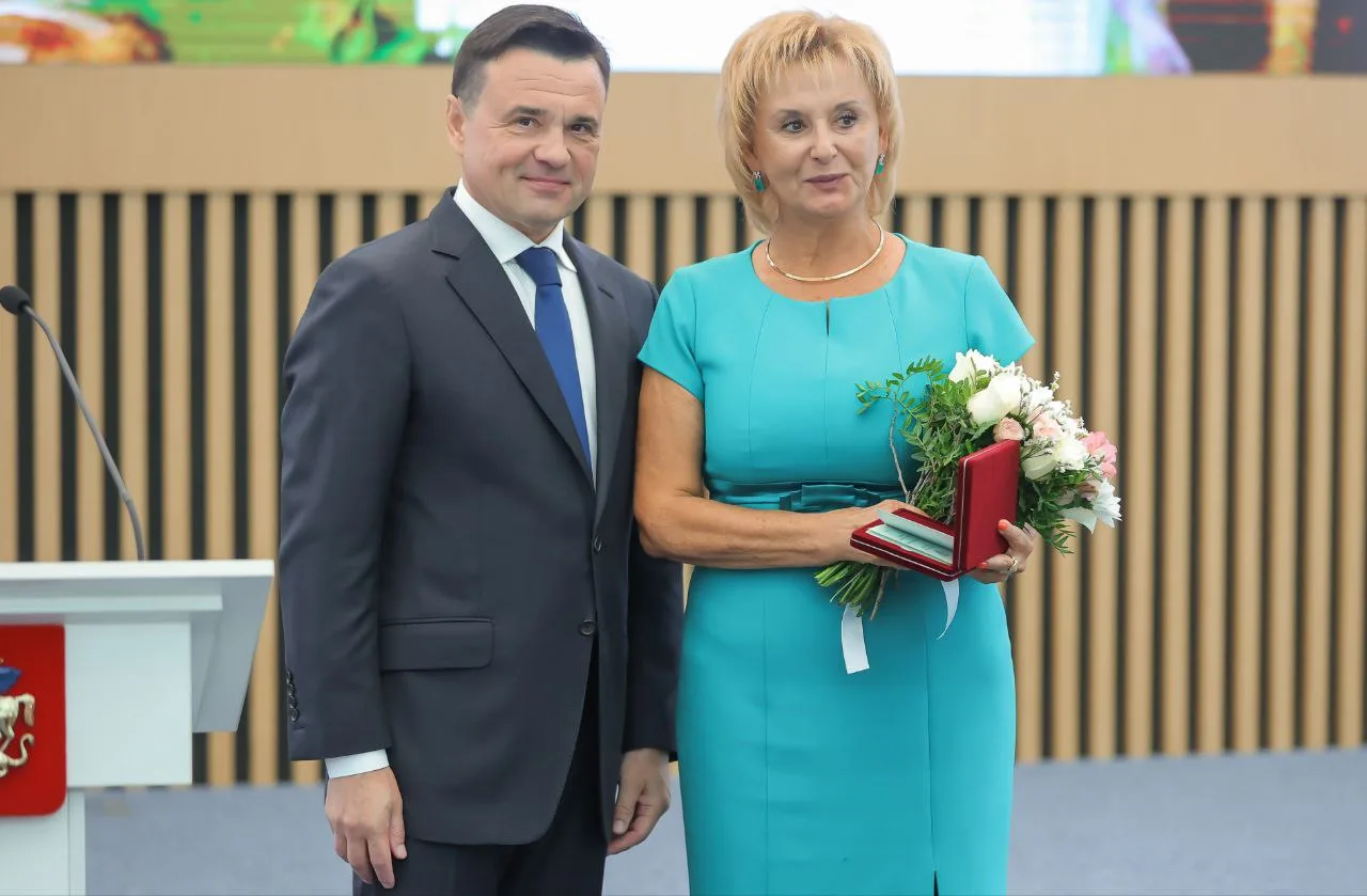 Андрей Воробьев вручил детским врачам Люберец награды