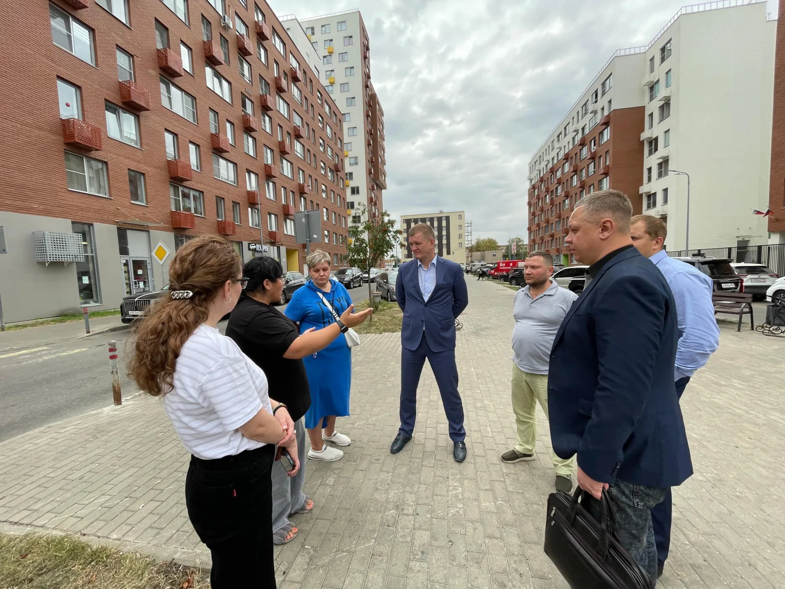 Дмитрий Дениско на встрече с жителями Люберец обсудил работу охранной организации в МКД