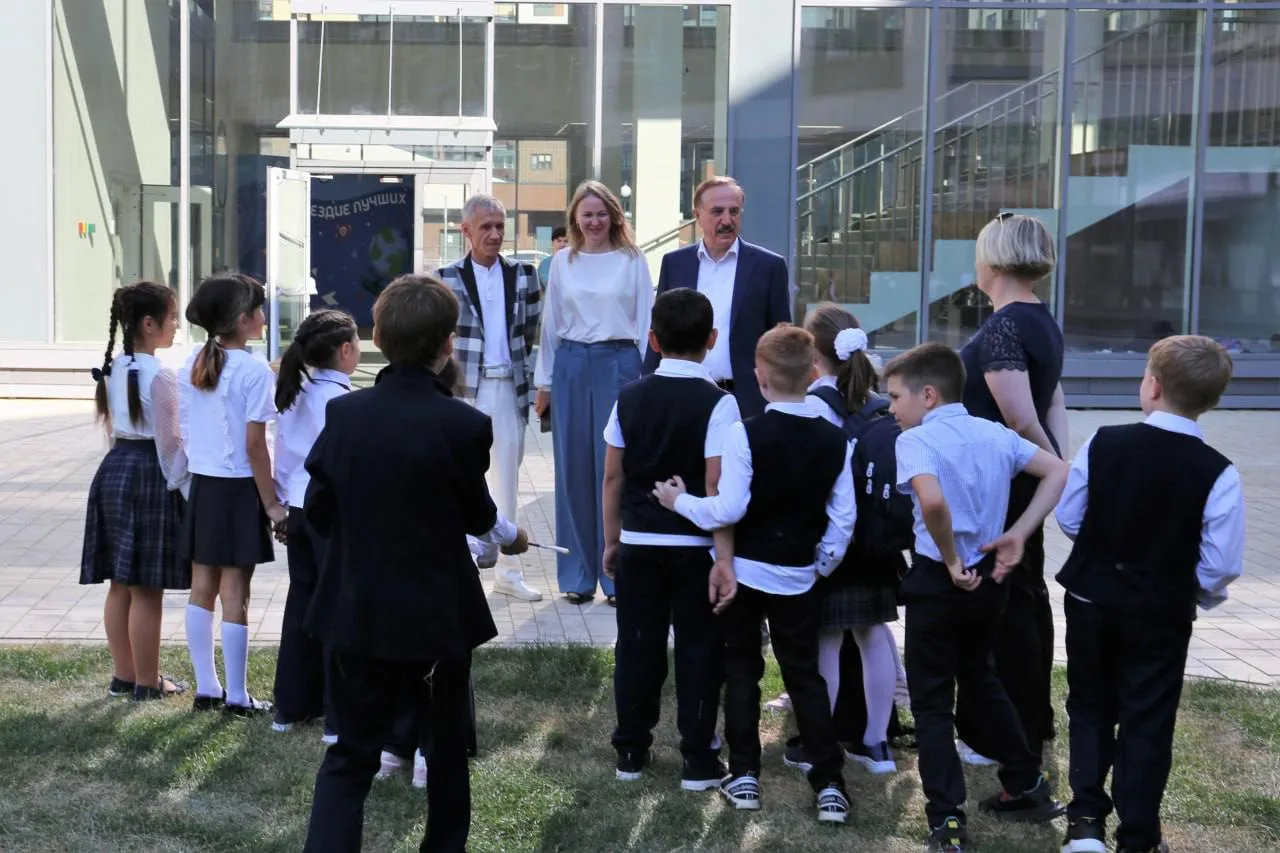 Владимир Ружицкий посетил новую школу «Созвездие» в Люберцах