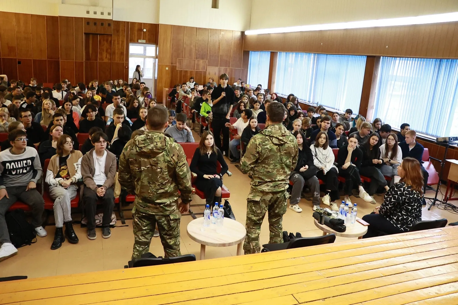 Бойцы 45-ой отдельной гвардейской бригады спецназа ВДВ встретились с люберецкими студентами