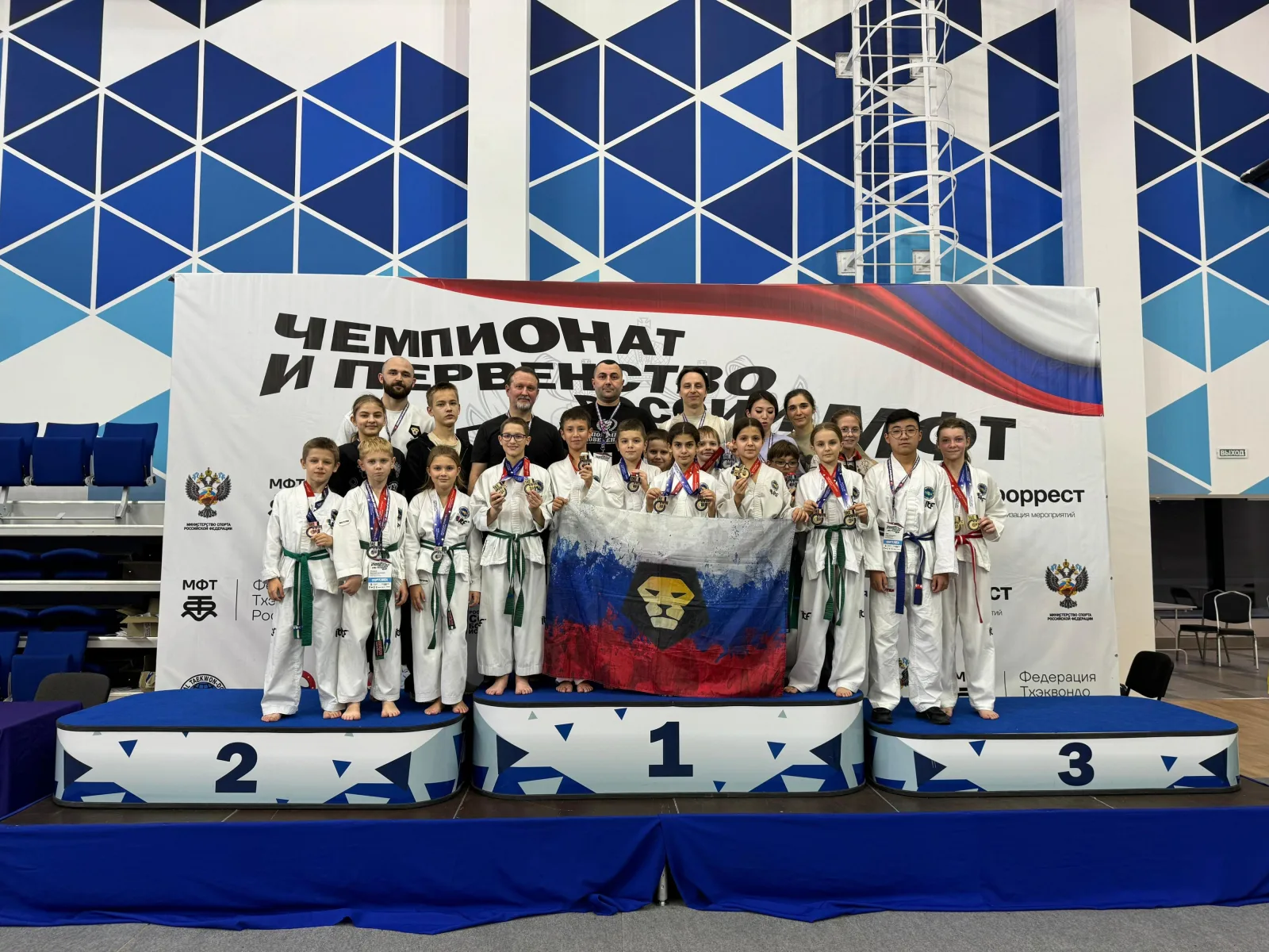 Тхэквондисты клуба «Дан-Гун» из Люберец завоевали 99 медалей на  чемпионате и первенстве России