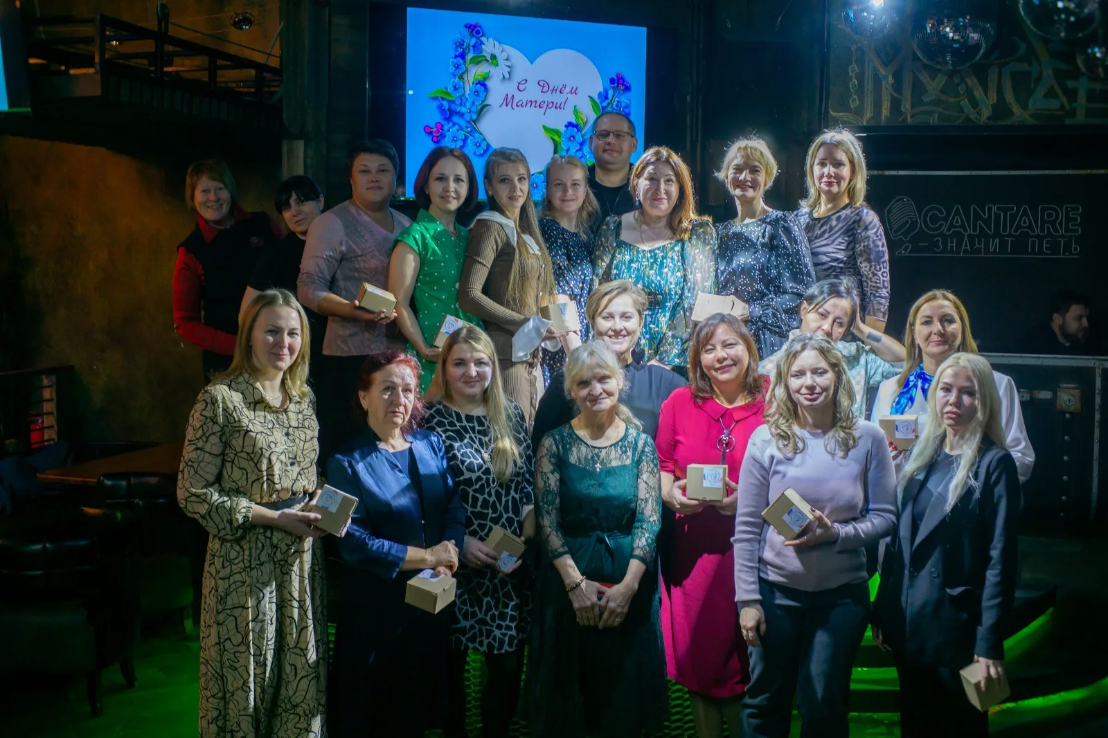 Актив «Единой России» Люберец организовал праздник для жен участников СВО в караоке-клубе