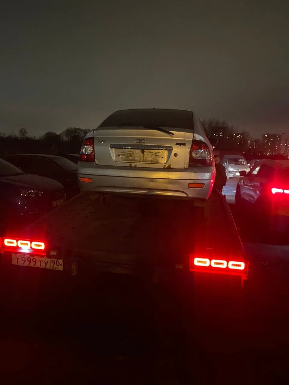 Более 140 брошенных автомобилей вывезли на спецстоянку в Люберцах с начала года