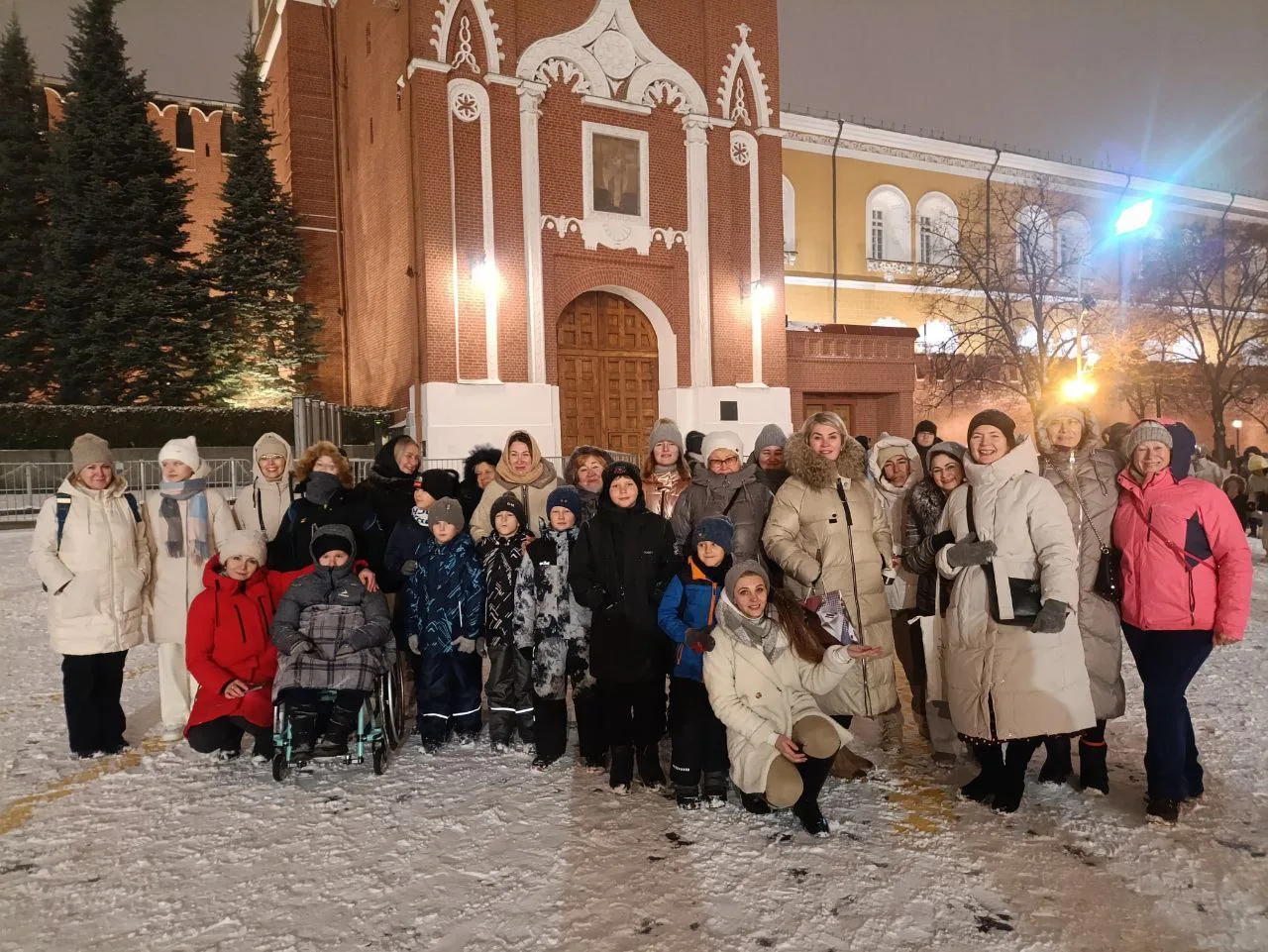 Сторонники партии организовали автобусную экскурсию по Москве для женщин из Люберец