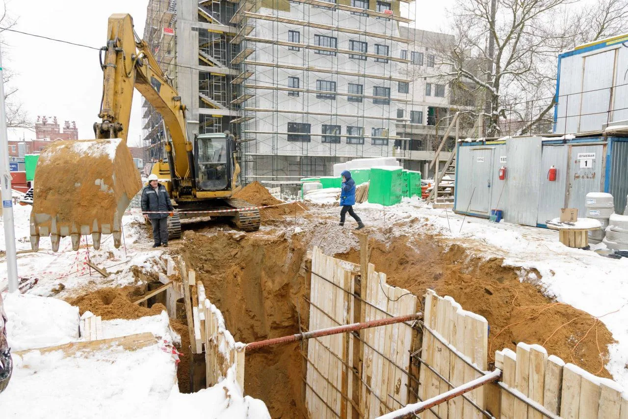 К поликлинике в посёлке Октябрьский в Люберцах прокладывают теплотрассу