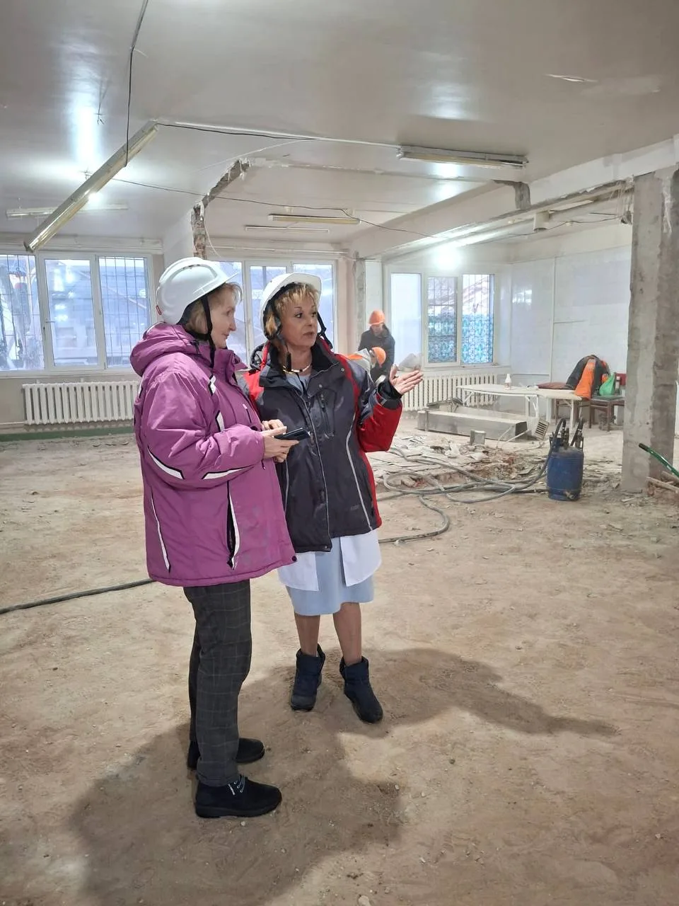 Главный врач МОЦОМД Люберец проверила ход работ по капитальному ремонту детской больницы