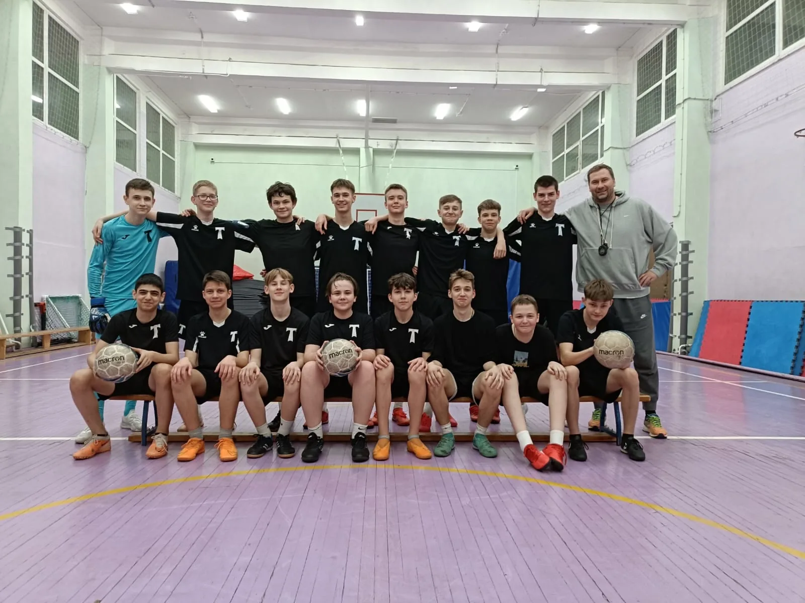 Определились победители и призёры зимнего первенства по футболу среди детско-юношеских команд Люберец