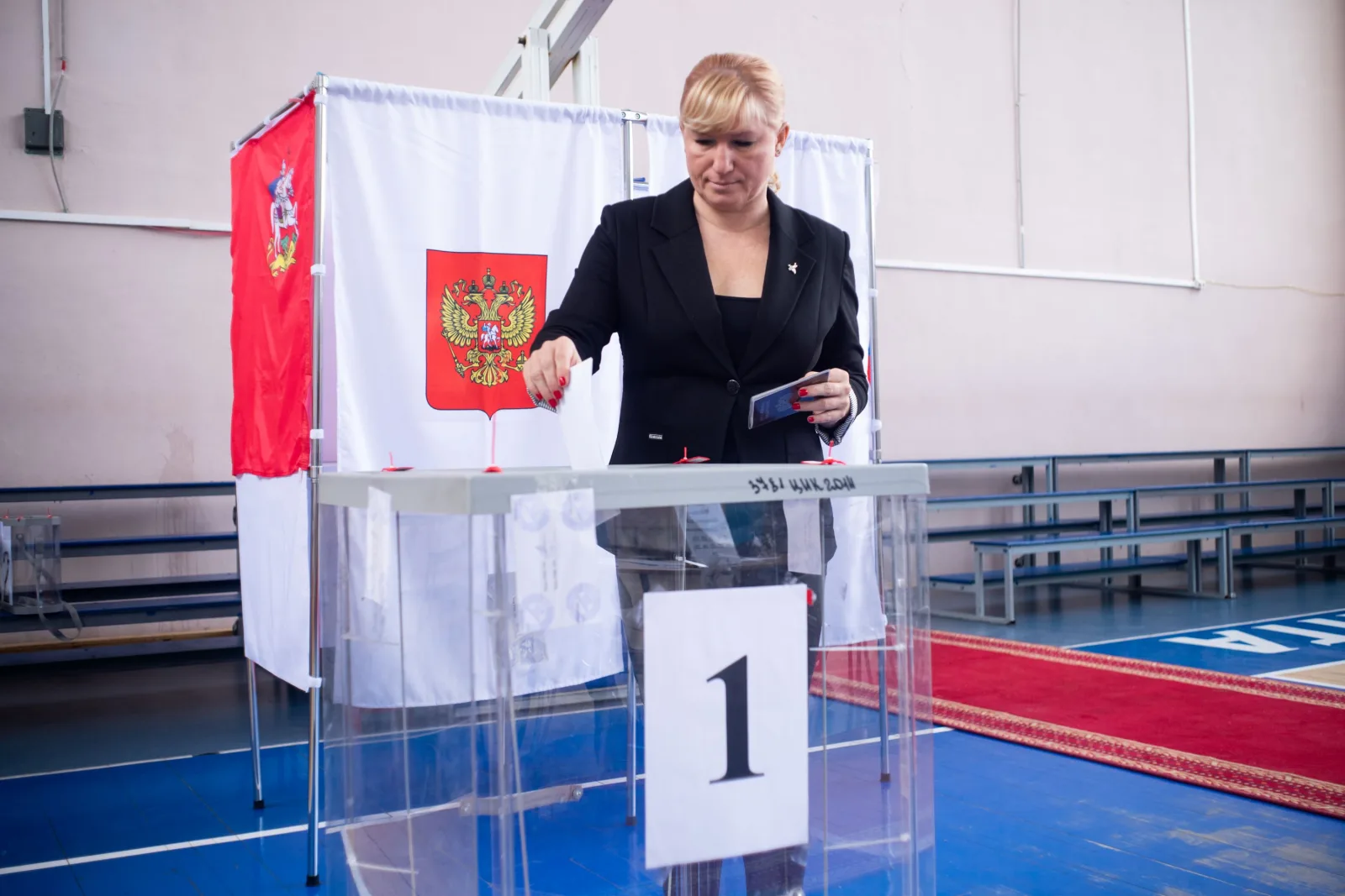Заслуженный мастер спорта РФ Виктория Сафронова проголосовала на выборах в Совет депутатов Люберец