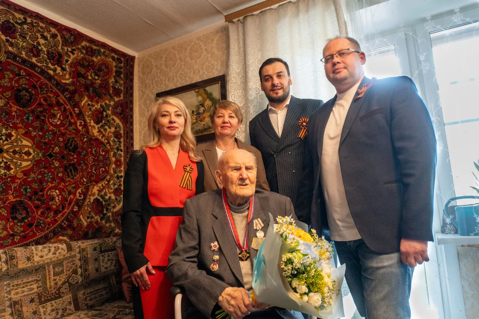 Депутаты поздравили ветерана Великой Отечественной войны из Люберец с Днём Победы