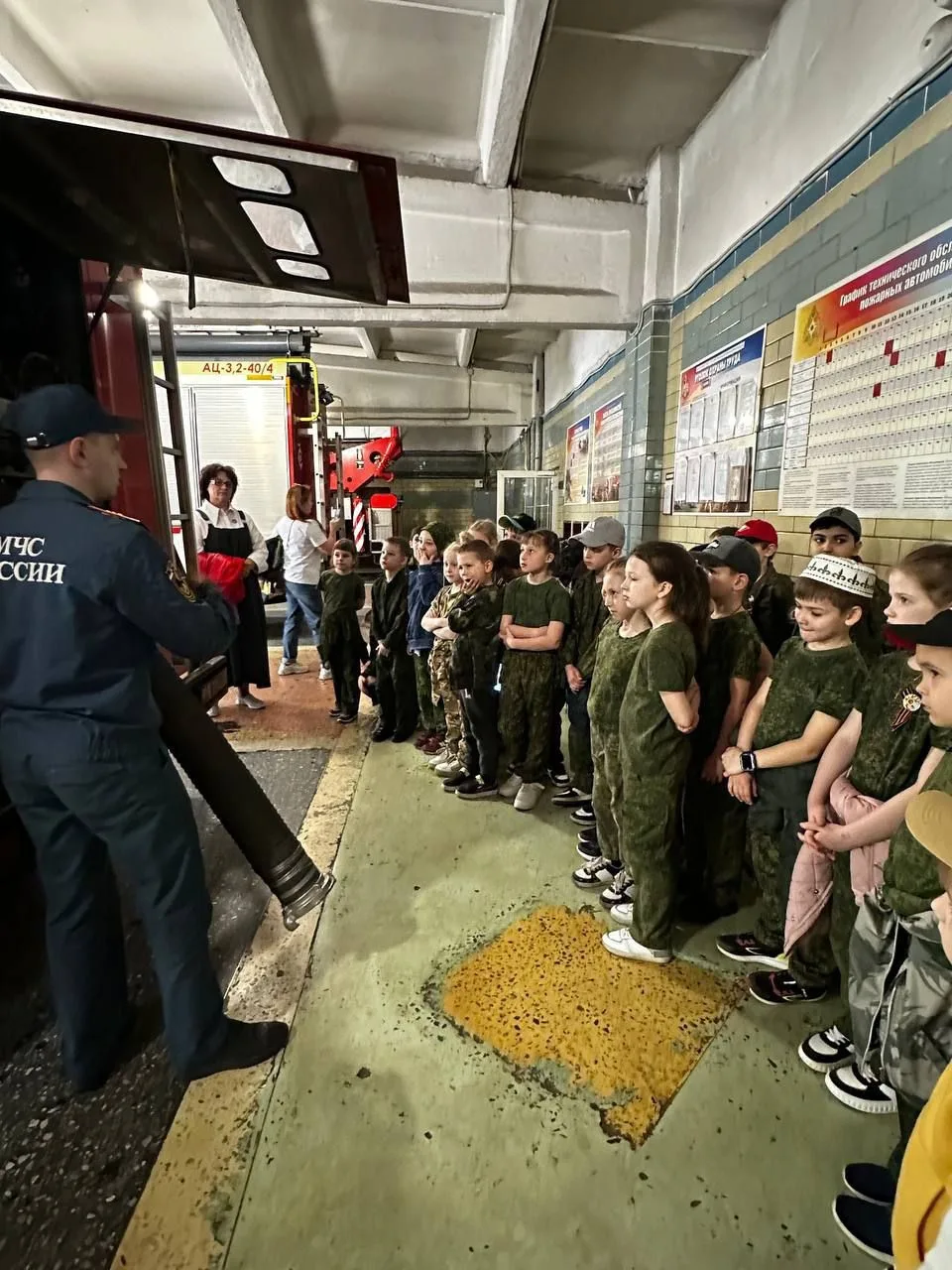 Организация экскурсии для учащихся Кадетской школы в центральную пожарно-спасательную часть №27 16-го отряда ФПС по Московской области
