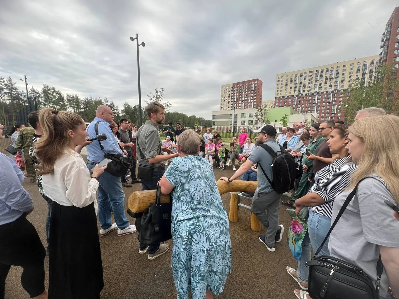 Выездную встречу с жителями провели в микрорайоне Мирный