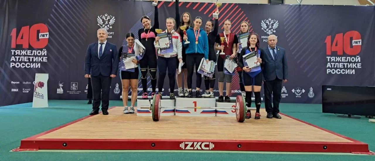 Два золота и серебро завоевали спортсмены Люберец на турнире по тяжелой атлетике