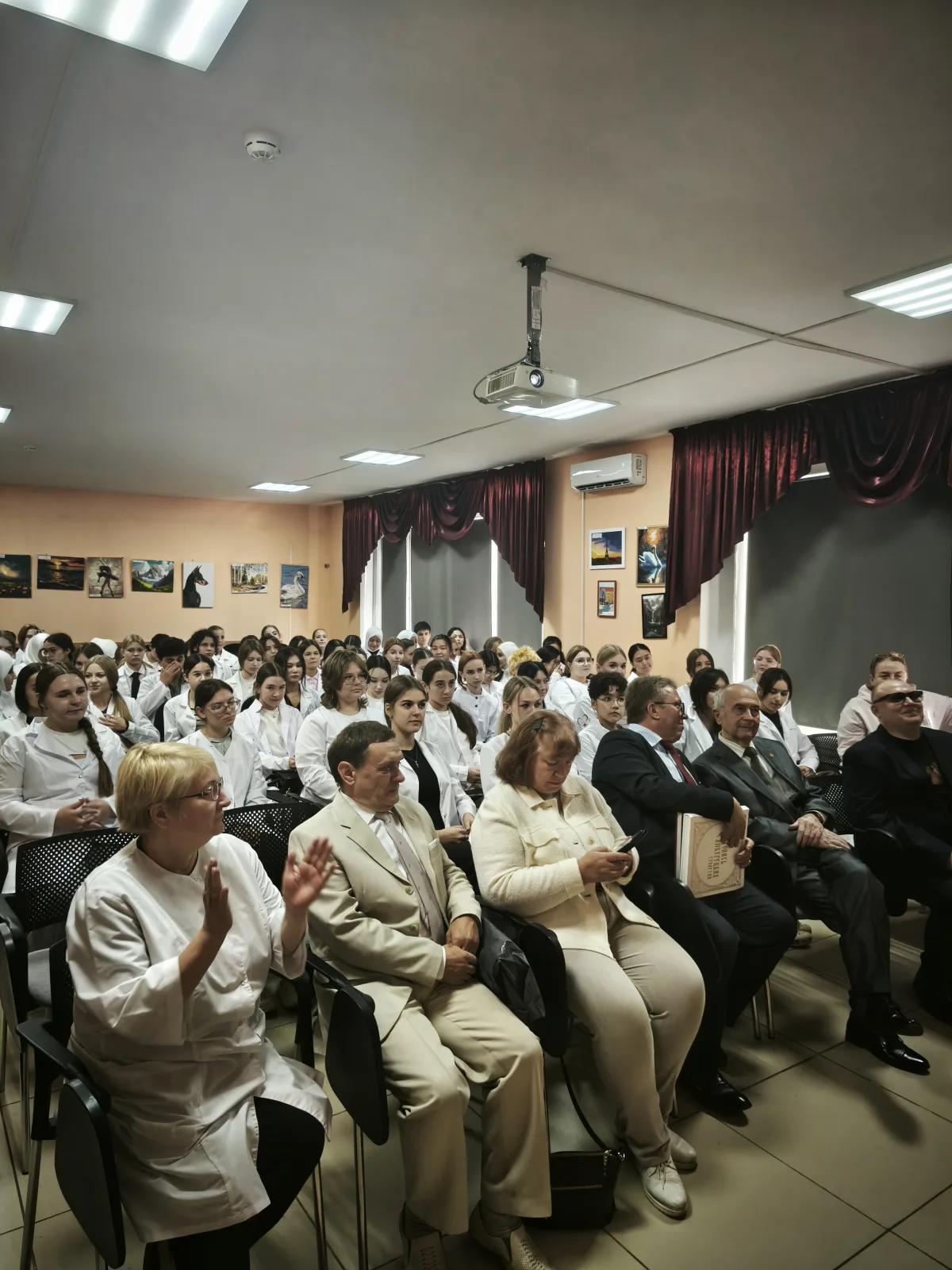 Шестаков Андрей Михайлович принял участие в торжественном мероприятии «Посвящение в студенты 2025 в Люберецком филиале МОМК»