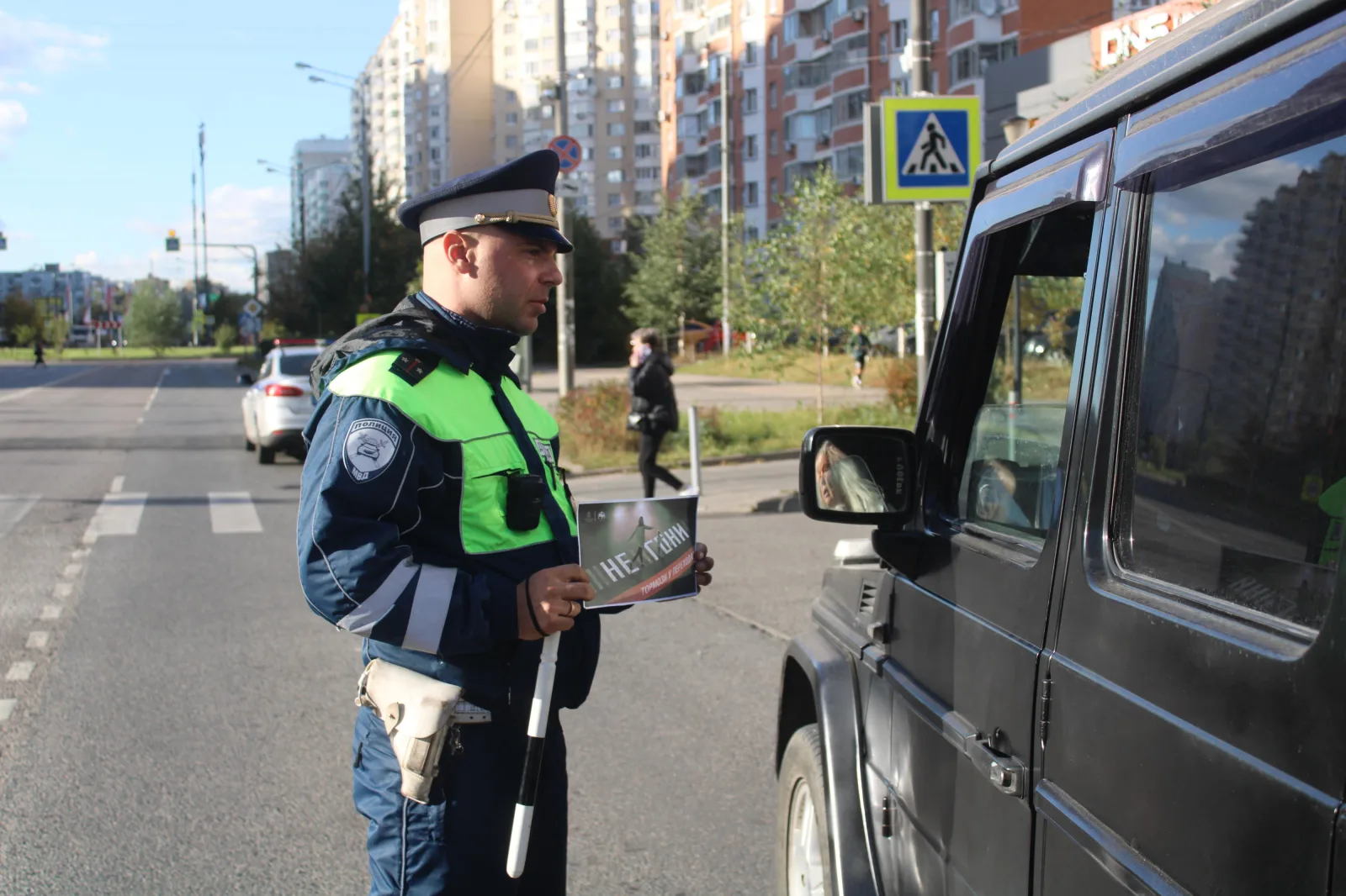 Госавтоинспекторы напомнили водителям Люберец о соблюдении ПДД на пешеходных переходах