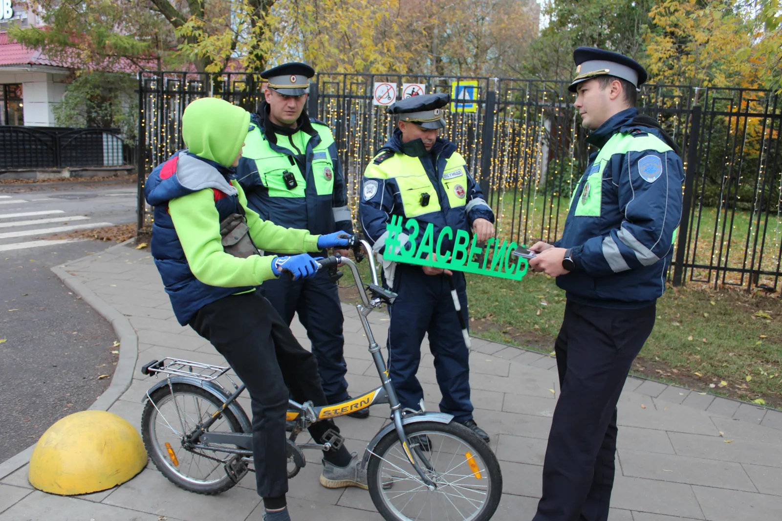 Инспекторы ГАИ Люберец напомнят участникам дорожного движения о соблюдении ПДД на пешеходном переходе