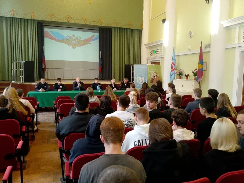 Полицейские Люберец напомнили студентам колледжа об ответственности за наркопреступления