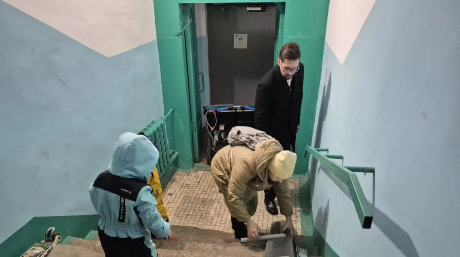 Депутат Алексей Кочетков помог с установкой пандуса в Дзержинском городского округа Люберцы